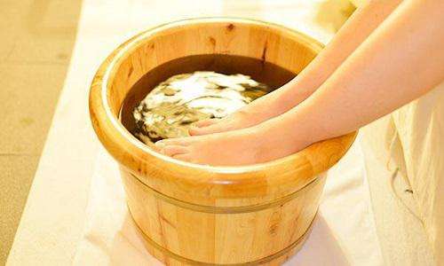 养生知识：肉桂煮水泡脚温补肾阳治好尿频尿急