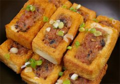 中医认为：豆腐虽有营养，但老年人应少食