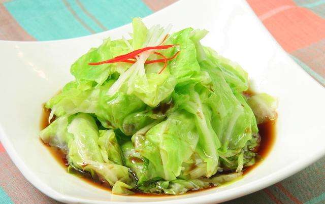 卷心菜性味性平,味甘;归经归脾、胃经 卷心菜性味性平,味甘;归经归脾、胃经