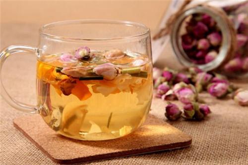 女性常喝玫瑰花茶改善色斑