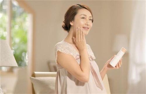 怀孕后，准妈妈还能化妆吗？