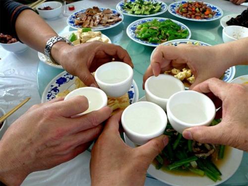 提醒：酒后千万别做4件事，形同自杀
