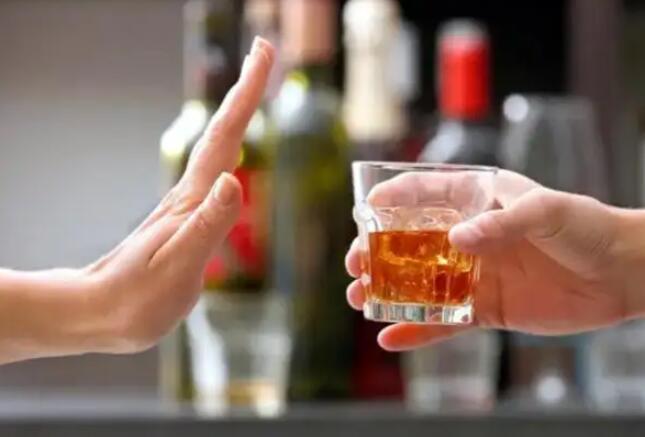 男人经常大量饮酒,长时间不沾酒身体就会产生明显的变化(图3) 3.jpg