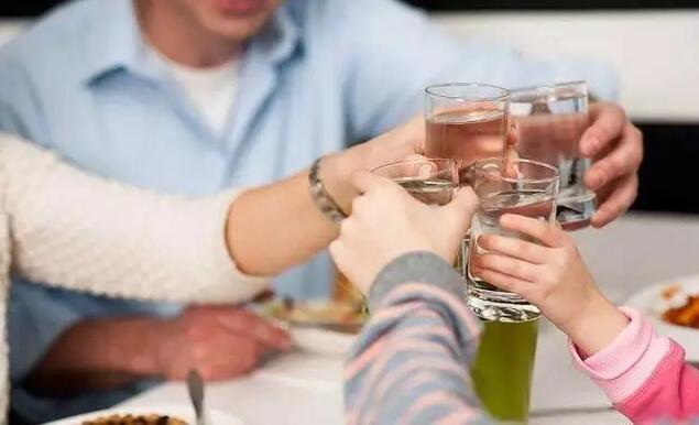 男人经常大量饮酒,长时间不沾酒身体就会产生明显的变化(图2) 2.jpg