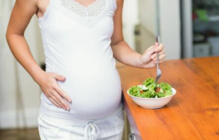 孕妇需要补充各种营养，孕妇吃什么可以促进胎儿大脑发育呢