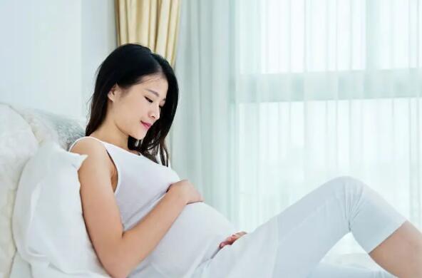 为什么孕妇怀孕的时候脸上会长斑呢？
