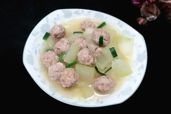  冬季养生吃什么好，饮食以滋阴潜阳、增加热量为主