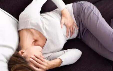 痛经对女人来说是一种折磨，要注意这5个方法！