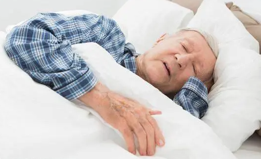 老人晚上睡不着的原因 改善睡眠老人该怎么办