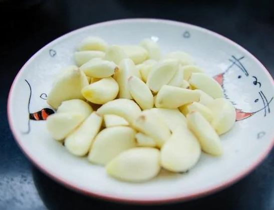 大蒜有哪些保健作用？发芽的大蒜还能吃吗？