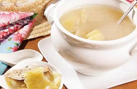 对食物发苦的感觉与舌部血液循环障碍和唾液内成分改变有关